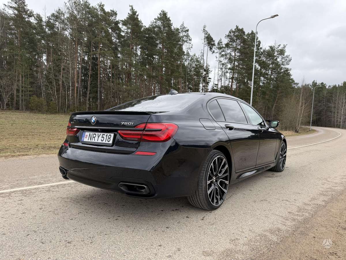 BMW 750, 4.4 l., Седан