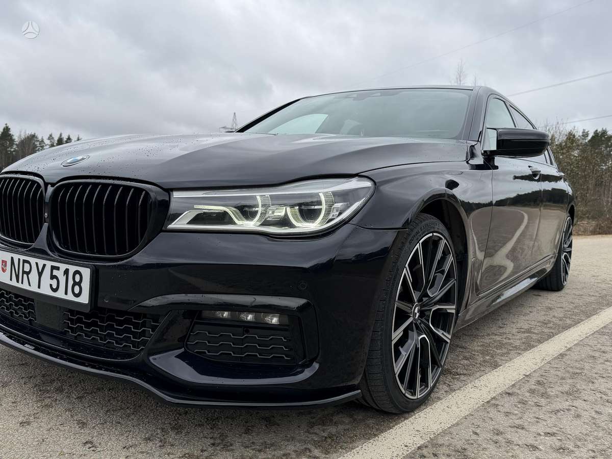 BMW 750, 4.4 l., Седан