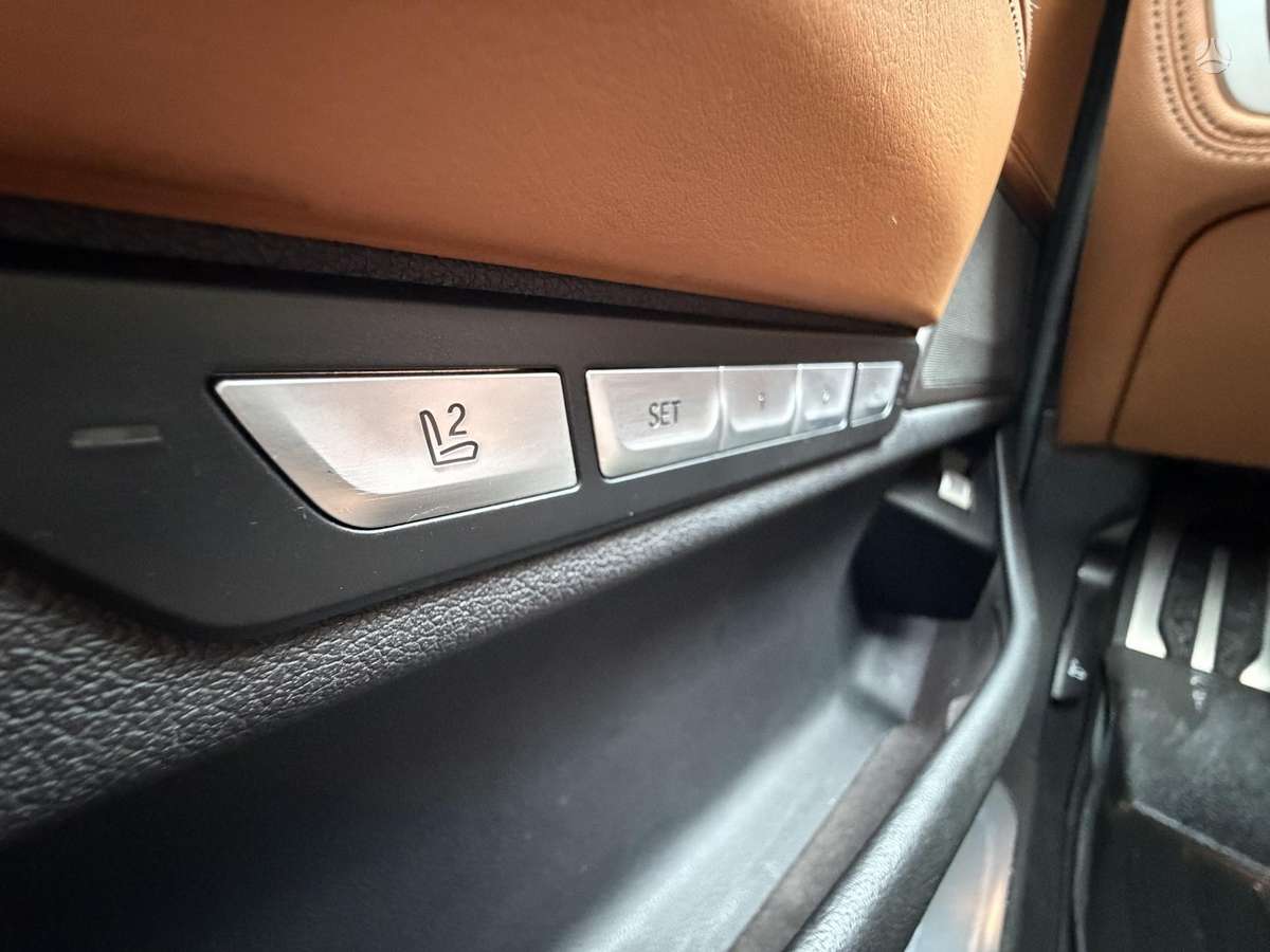 BMW 750, 4.4 l., Седан
