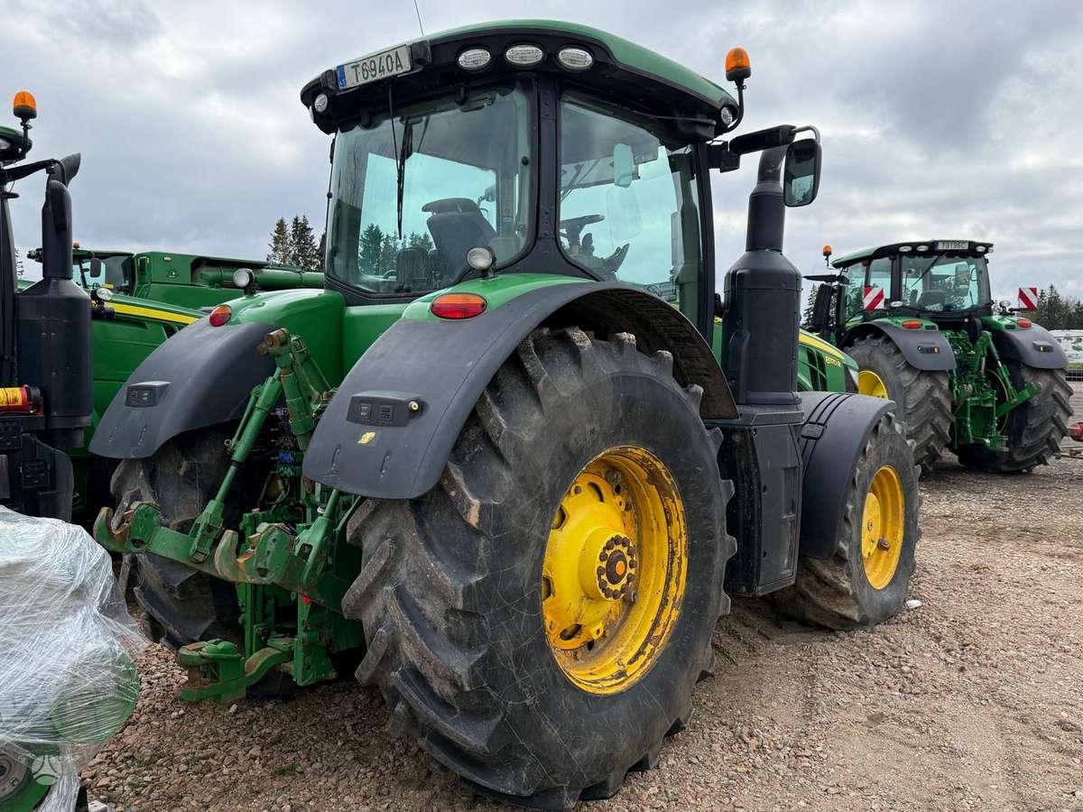 John Deere 8370R, traktoriai