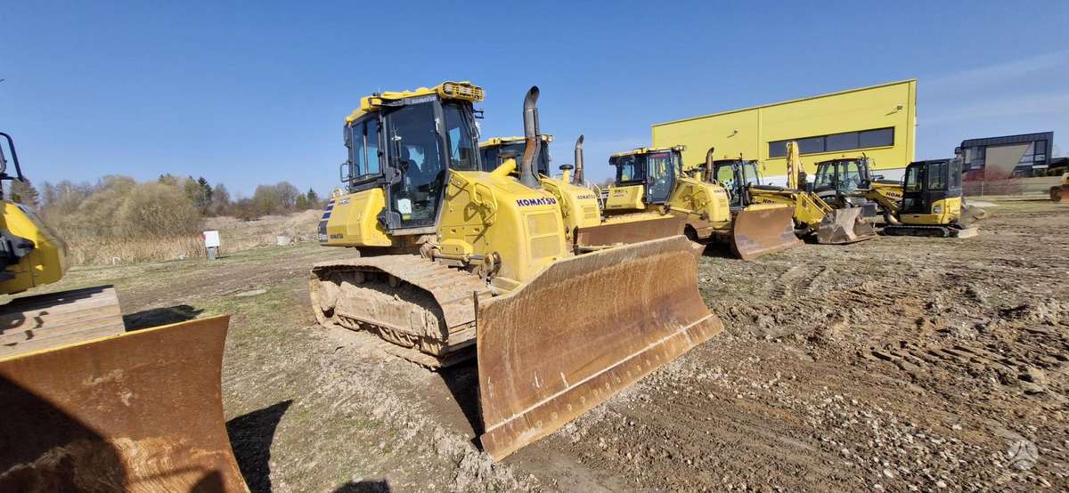 Komatsu D51EXi-24E0, бульдозеры