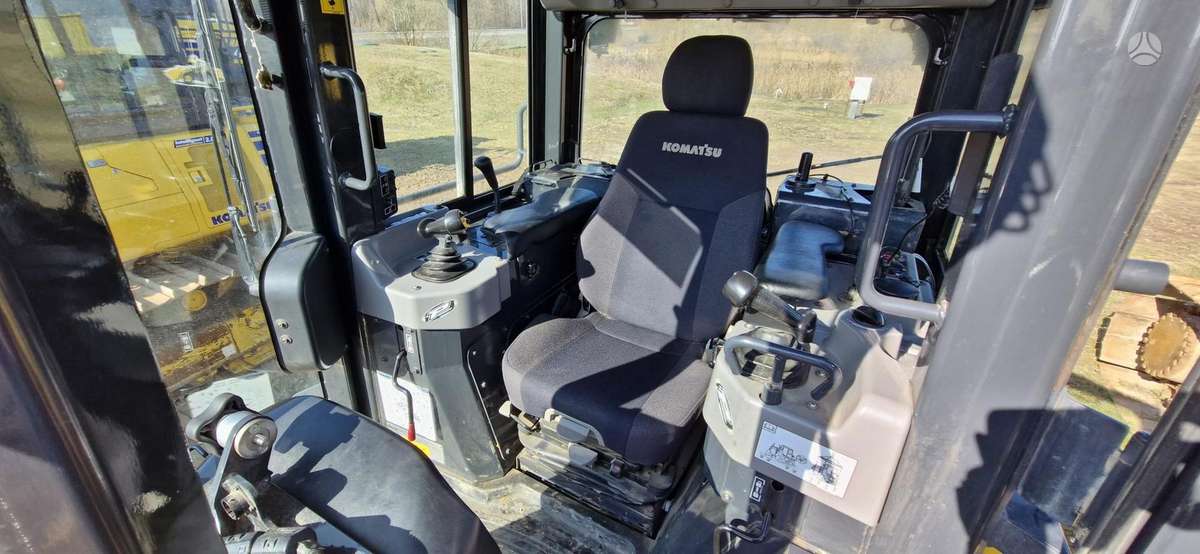 Komatsu D51EXi-24E0, bulldozer