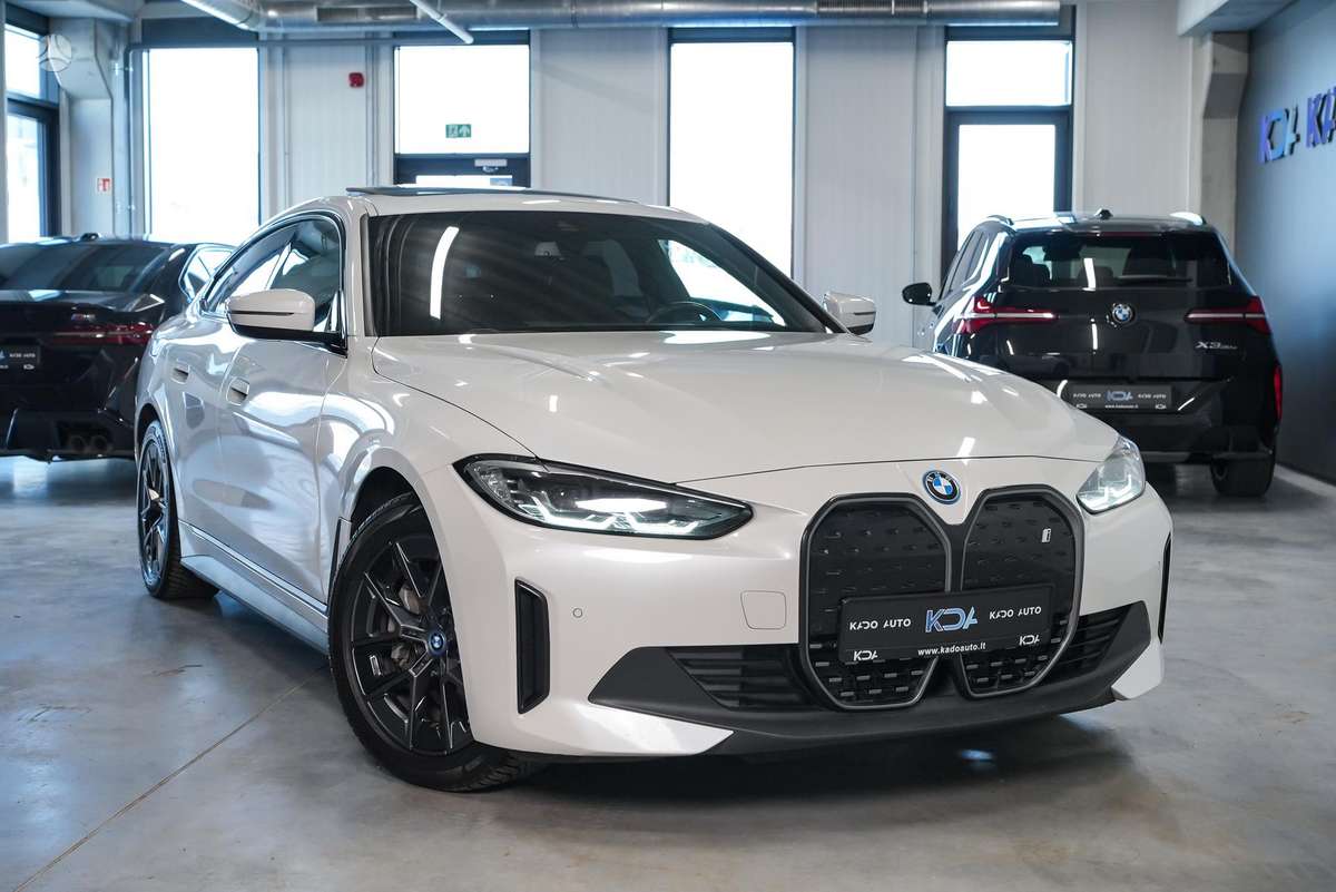 BMW i4, hatchback