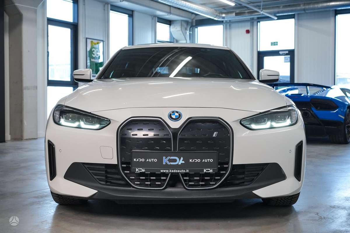 BMW i4, hatchback