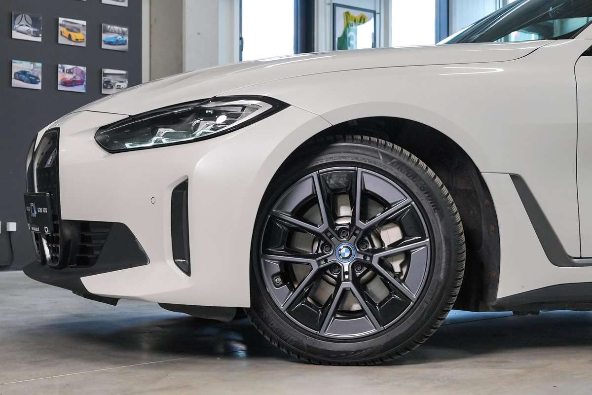 BMW i4, hatchback