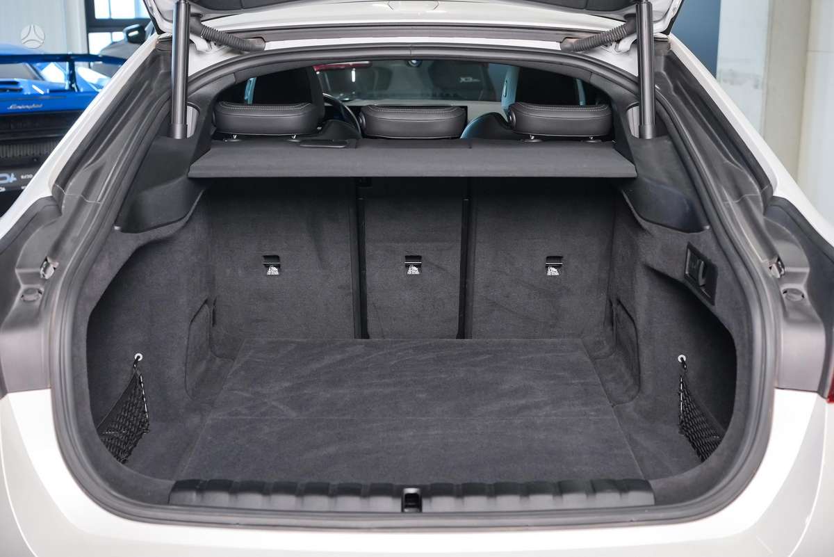 BMW i4, hatchback