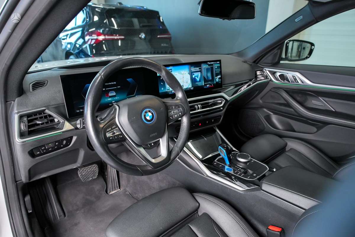 BMW i4, hatchback