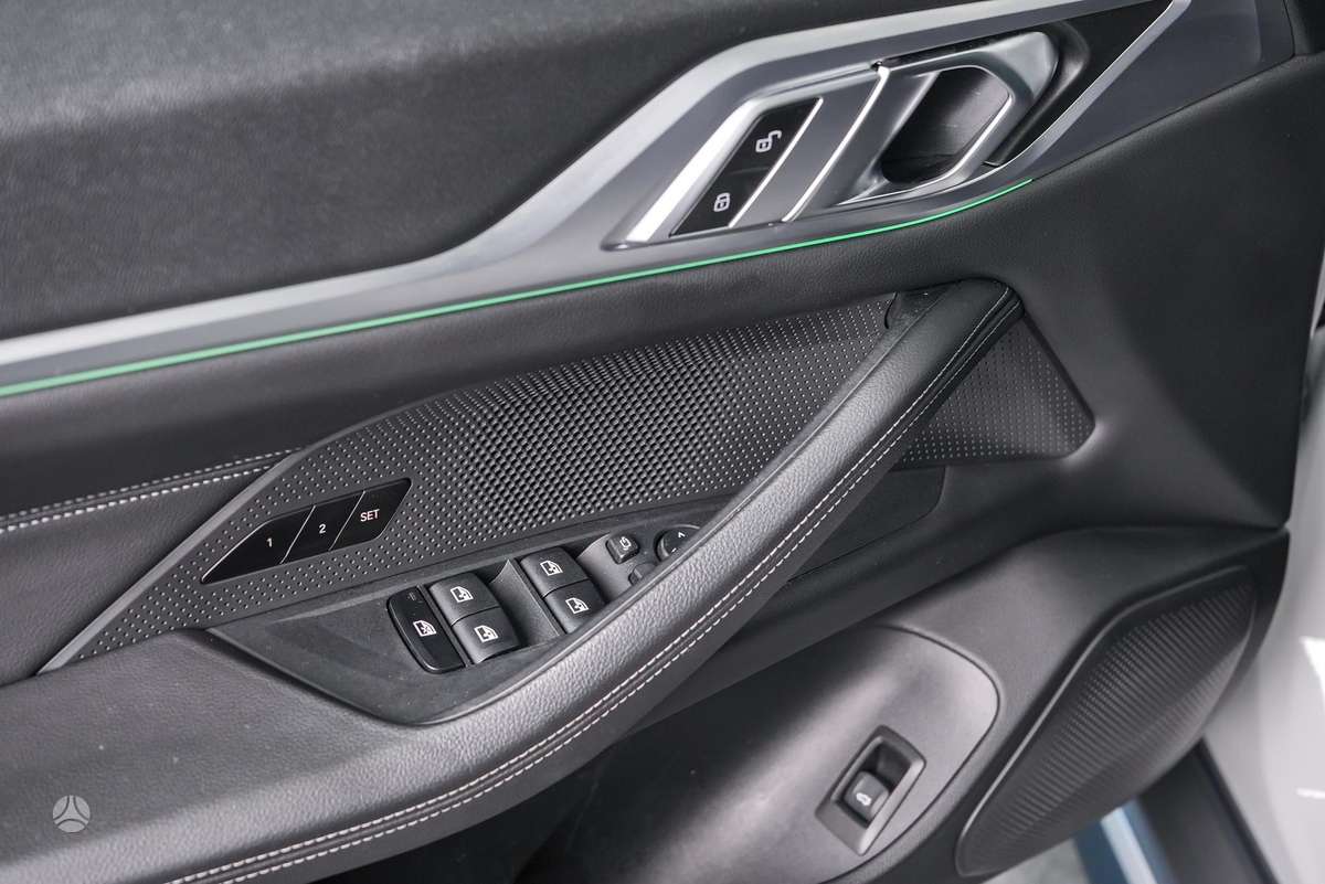 BMW i4, hatchback