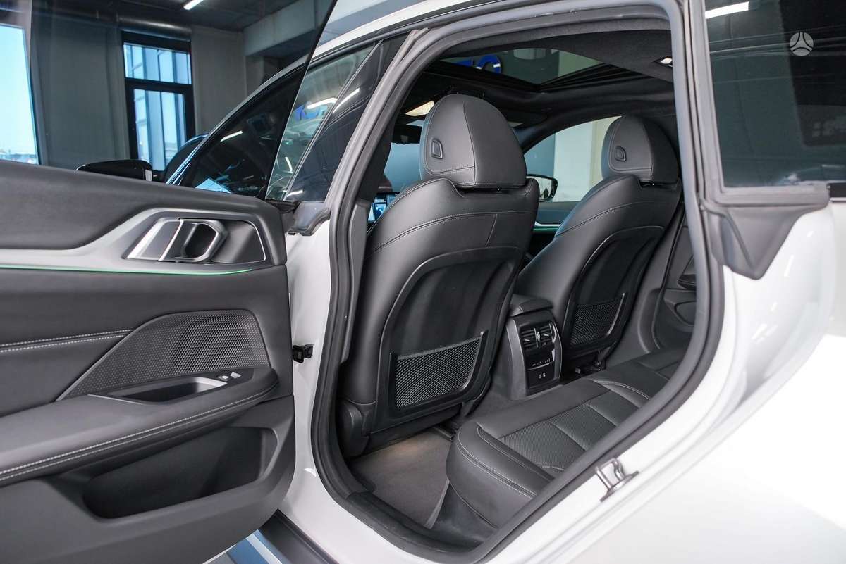 BMW i4, hatchback