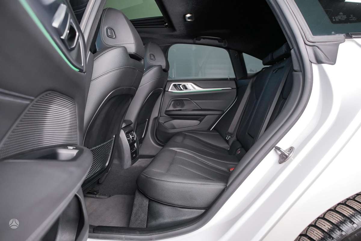 BMW i4, hatchback