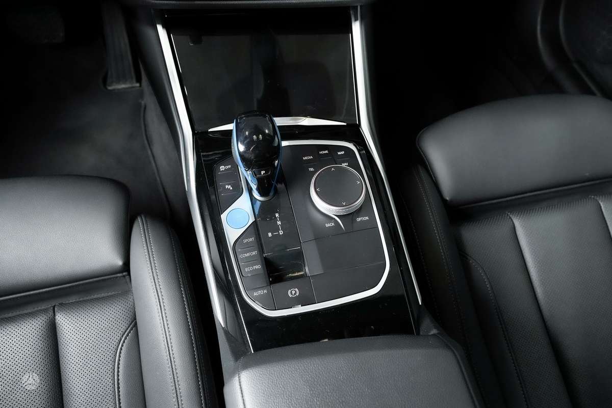 BMW i4, hatchback