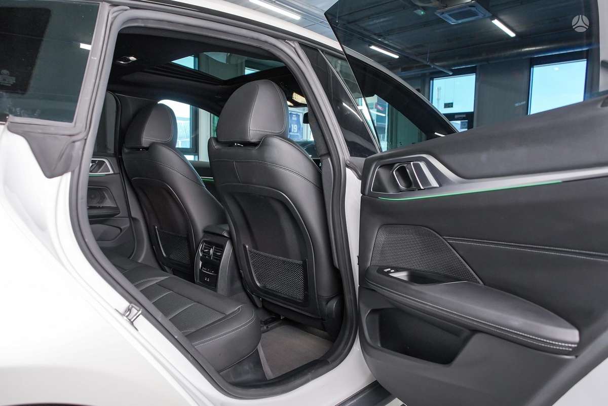 BMW i4, hatchback