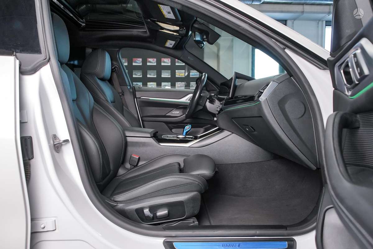BMW i4, hatchback