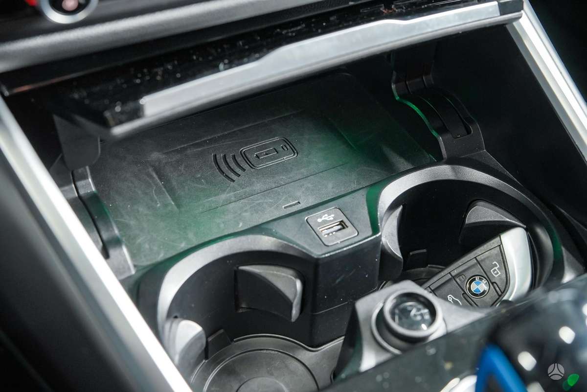 BMW i4, hatchback