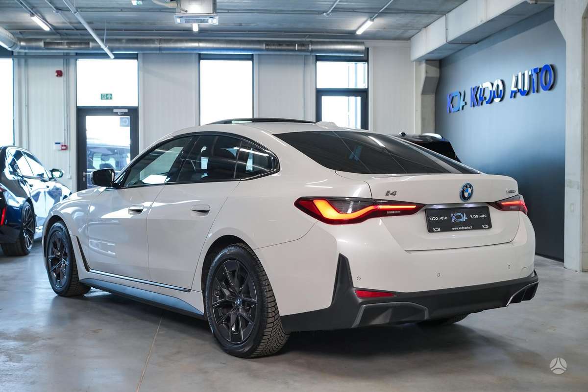 BMW i4, hatchback