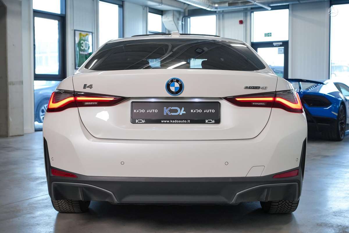 BMW i4, hatchback