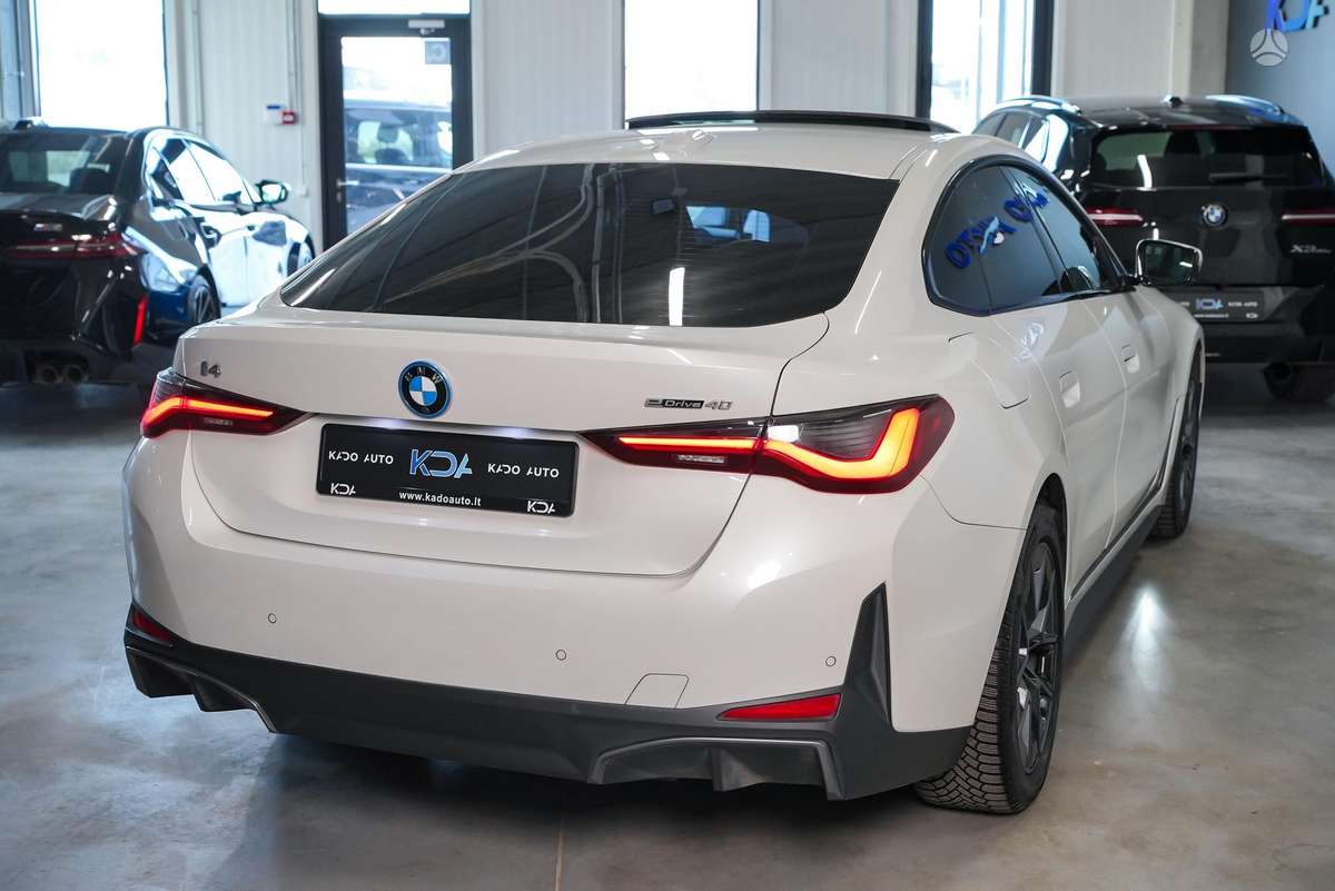 BMW i4, hatchback