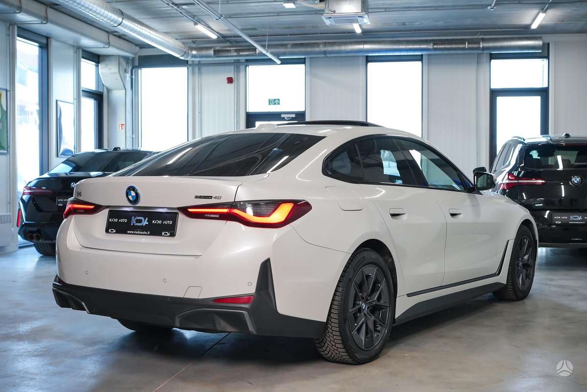 BMW i4, hatchback