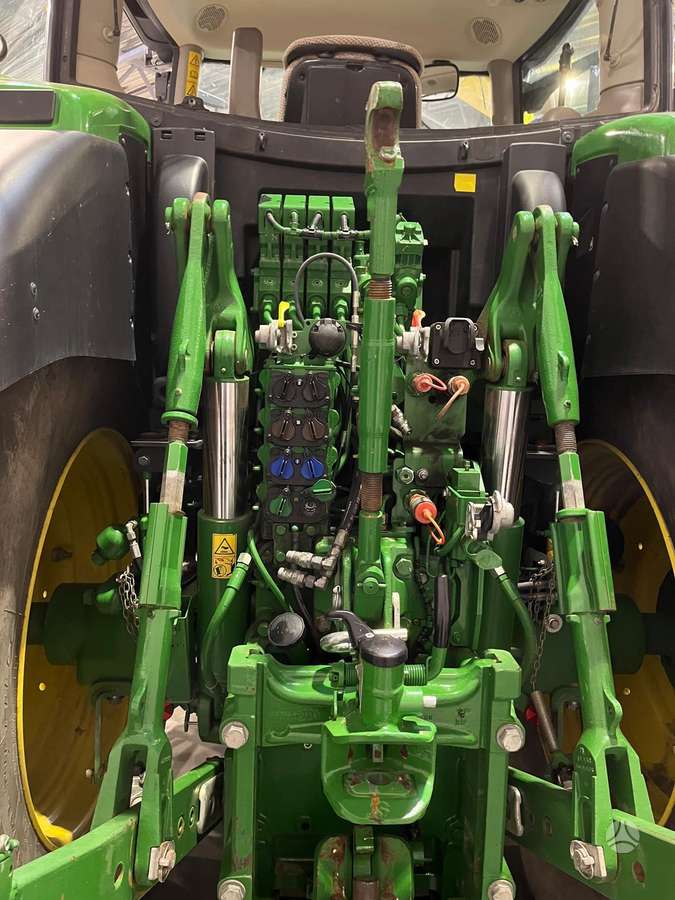 John Deere 6215R, тракторы