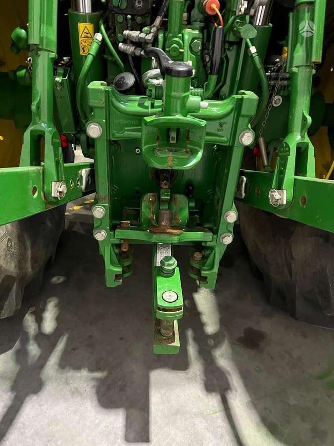 John Deere 6215R, tractors