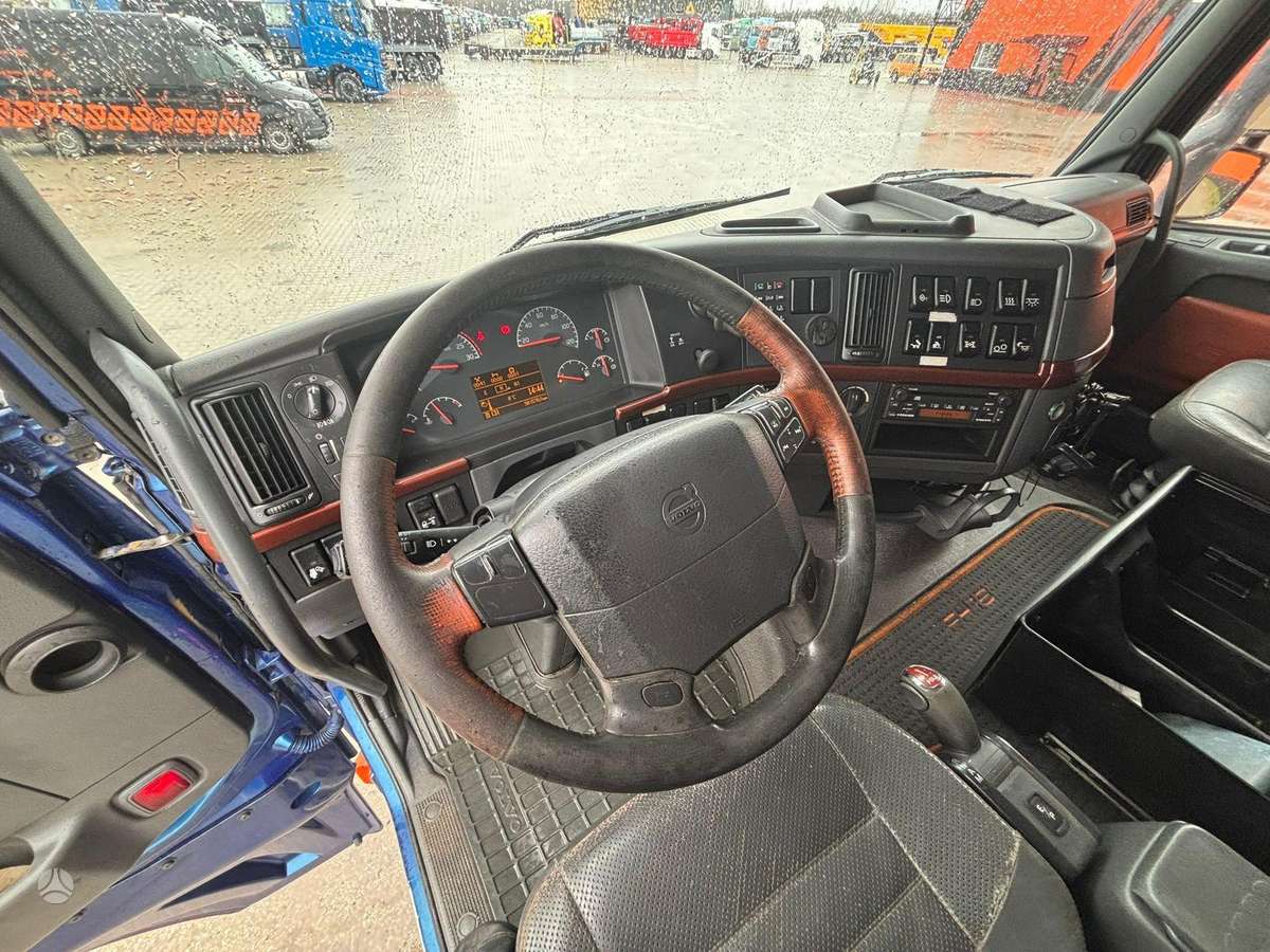 Volvo FH 16 660 6x4, single sleeper