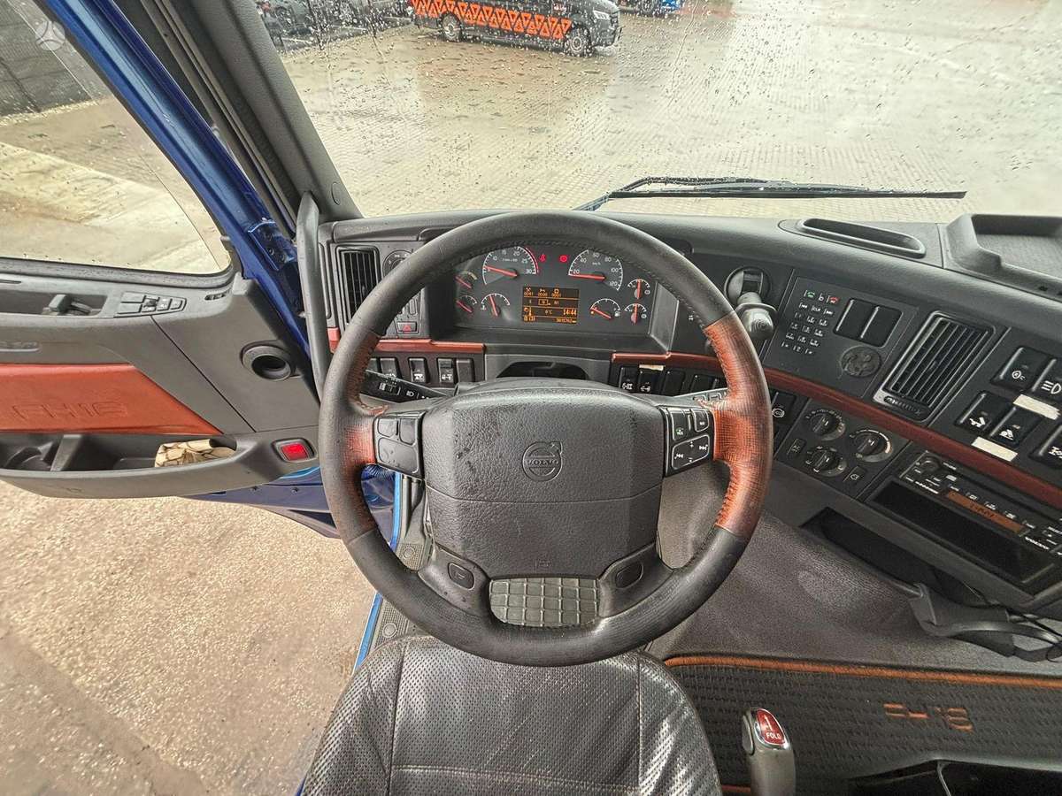 Volvo FH 16 660 6x4, single sleeper