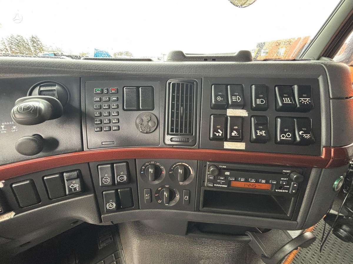 Volvo FH 16 660 6x4, single sleeper