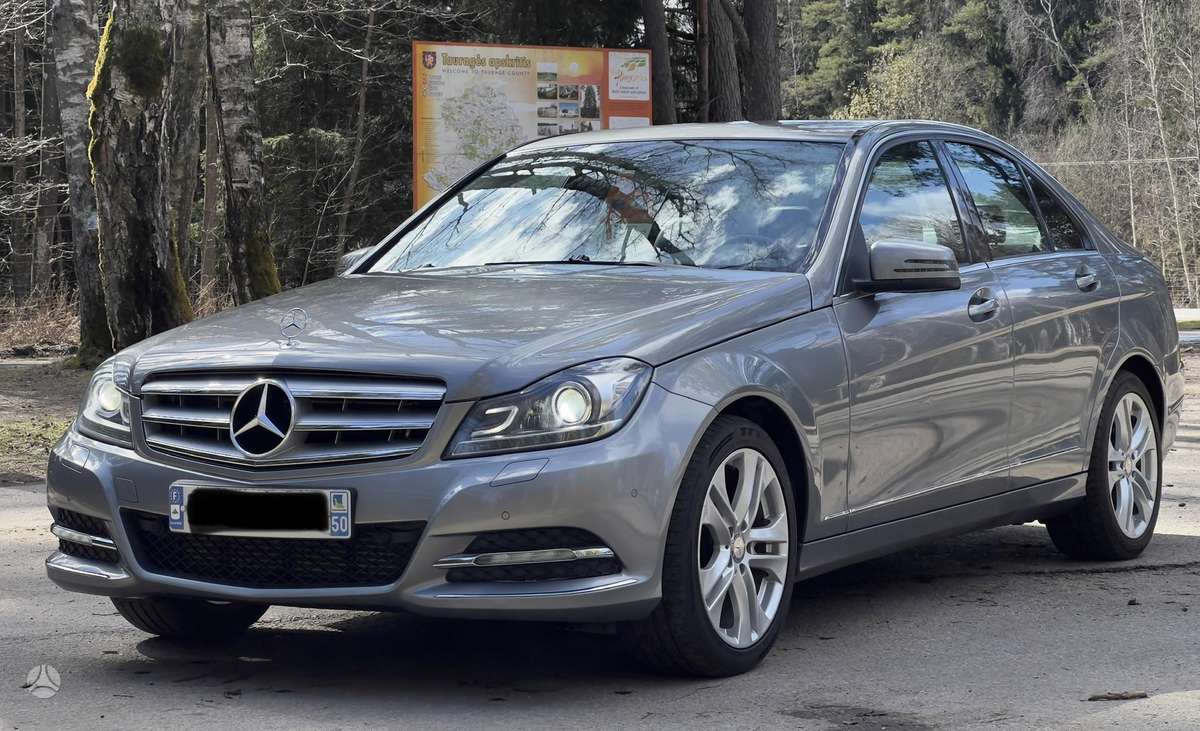 Mercedes-Benz C200, 2012