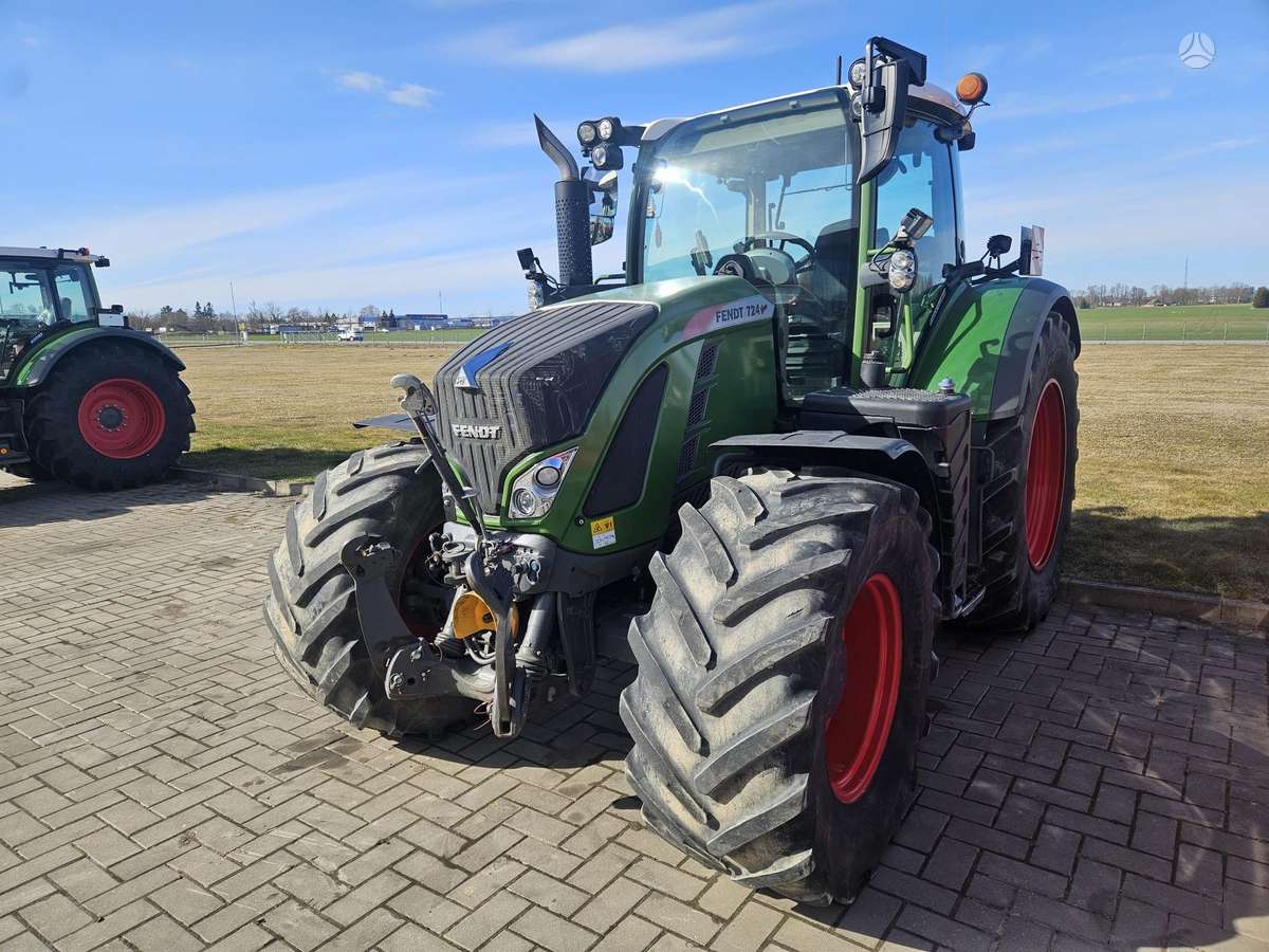 Fendt 724 Profi Plus S4, traktori