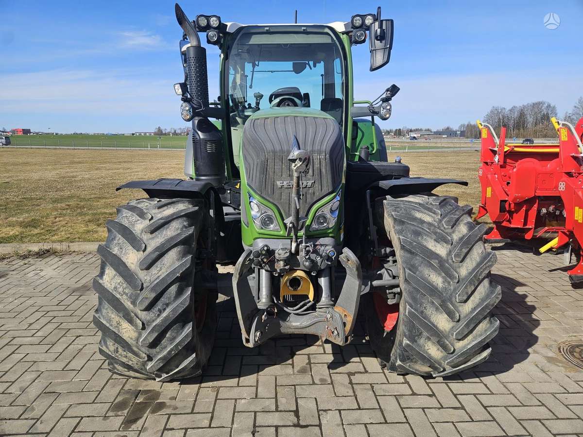 Fendt 724 Profi Plus S4, traktoriai