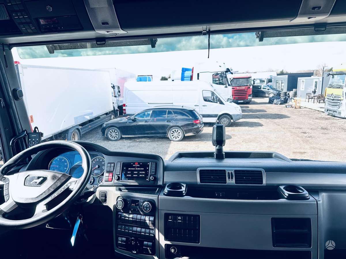 MAN TGX 26.460 6x2, double sleeper