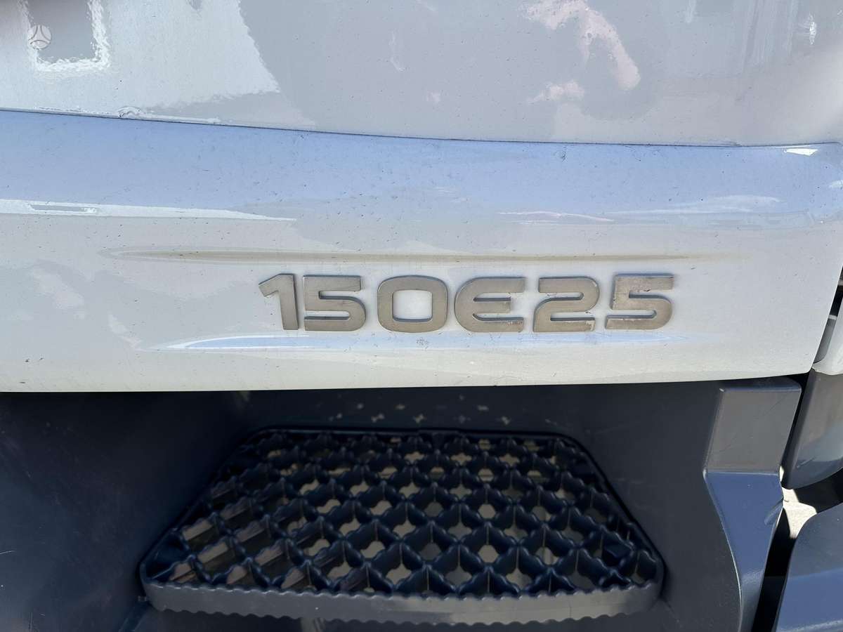 Iveco 150E, savivarčiai su kranu