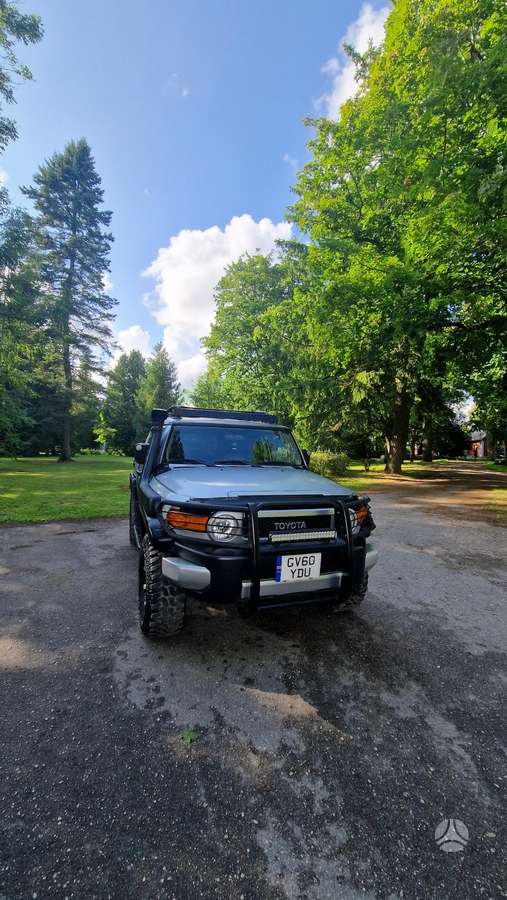 Toyota FJ Cruiser - 2
