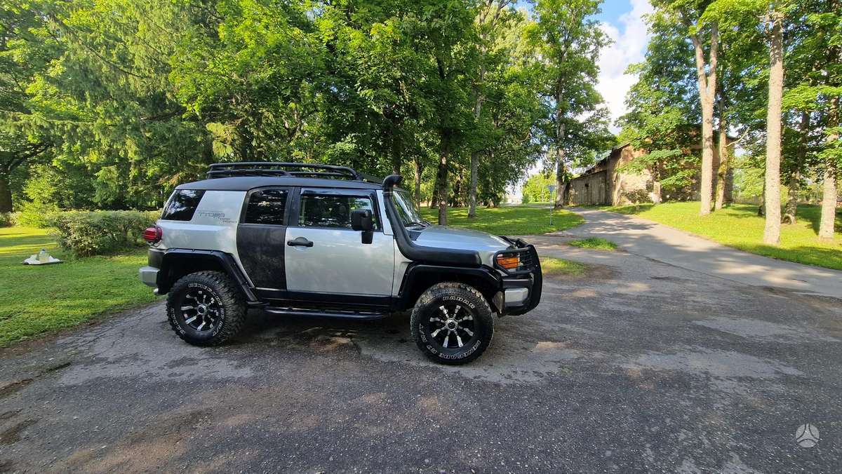 Toyota FJ Cruiser - 9