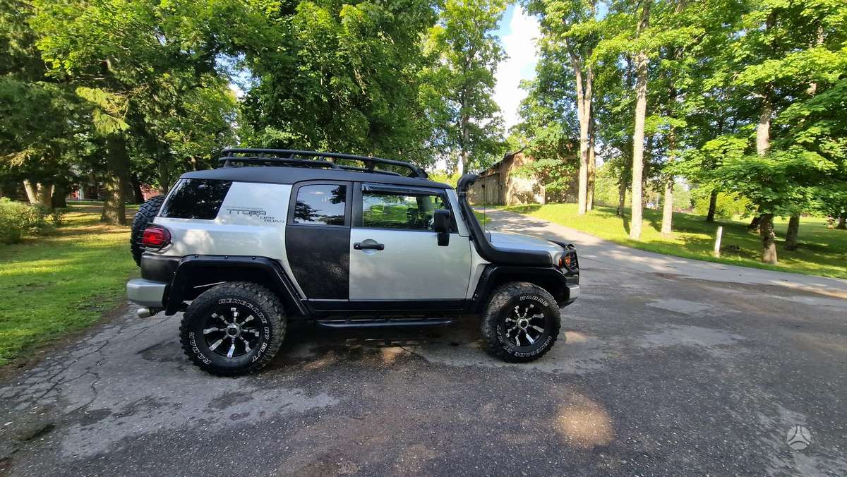 Toyota FJ Cruiser - 10