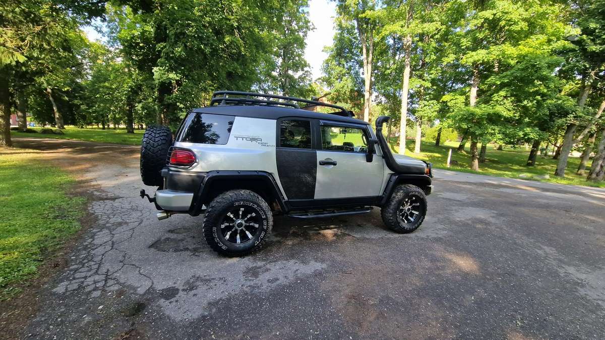 Toyota FJ Cruiser - 11