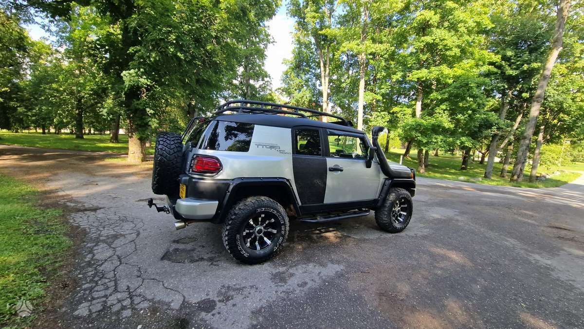 Toyota FJ Cruiser - 12