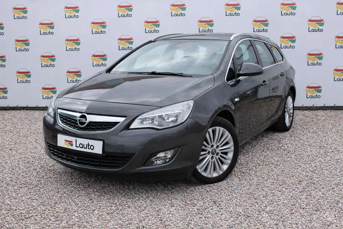 Opel Astra, 2011