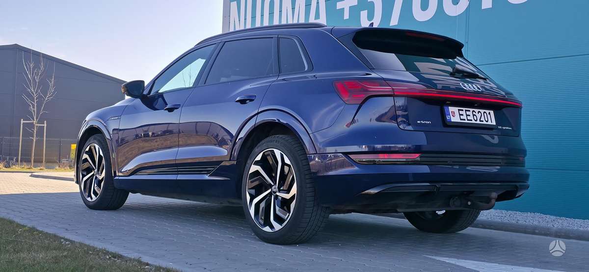 Audi e-tron, off-road / crossover