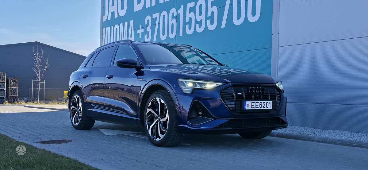 Audi e-tron, off-road / crossover