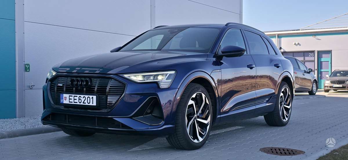 Audi e-tron, off-road / crossover