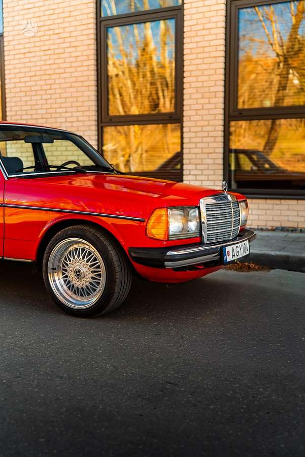 Mercedes-Benz 200, 1980