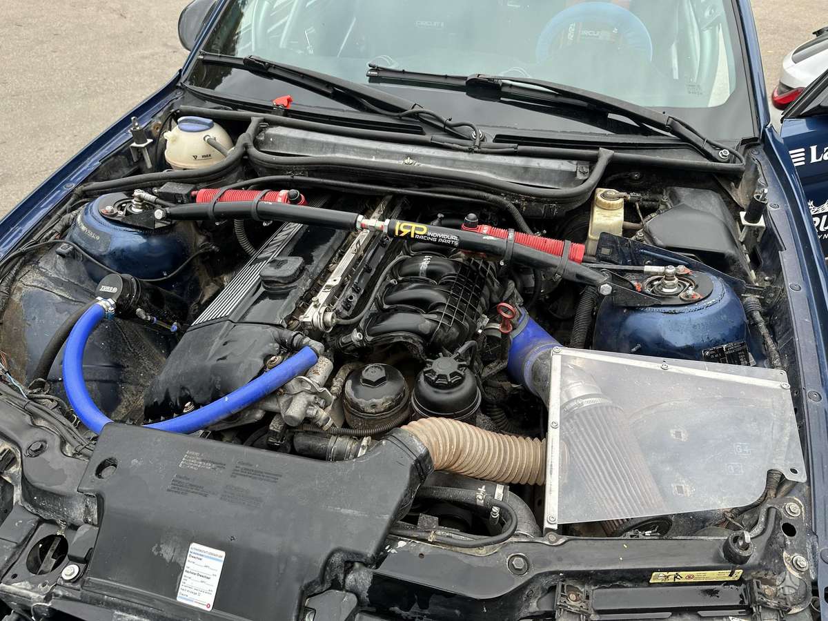BMW 325, 2.8 l., hatchback