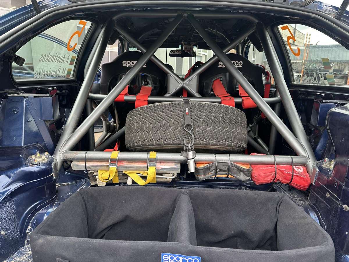 BMW 325, 2.8 l., hatchback