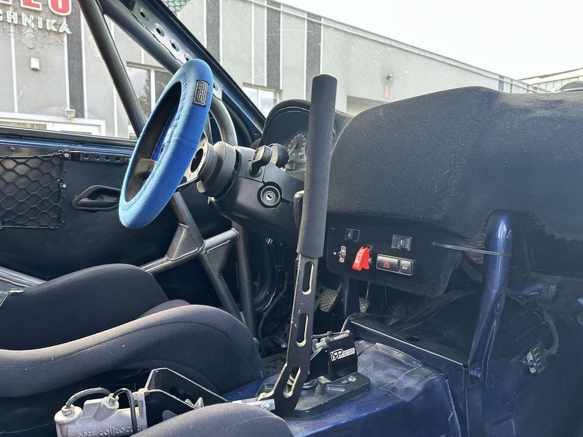 BMW 325, 2.8 l., hatchback