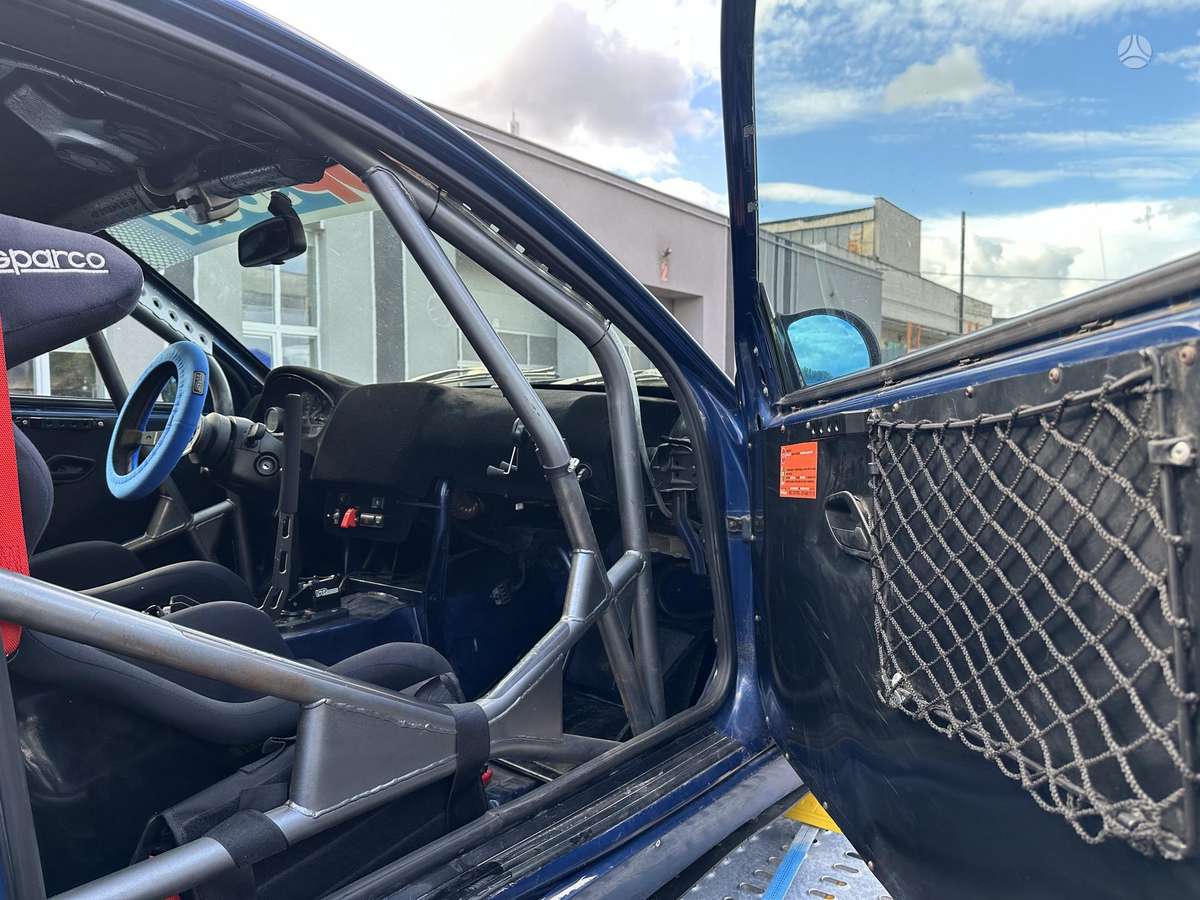 BMW 325, 2.8 l., hatchback