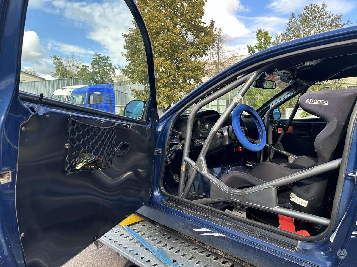 BMW 325, 2.8 l., hatchback