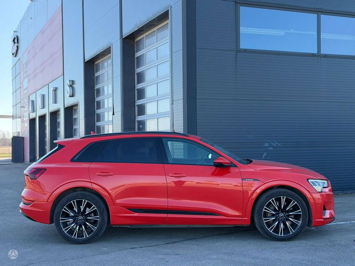 Audi e-tron, 95 kWh, off-road / crossover
