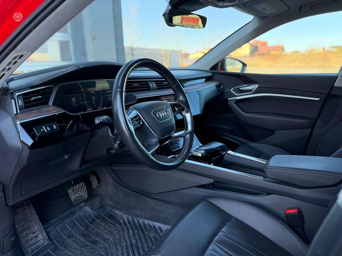 Audi e-tron, 95 kWh, off-road / crossover