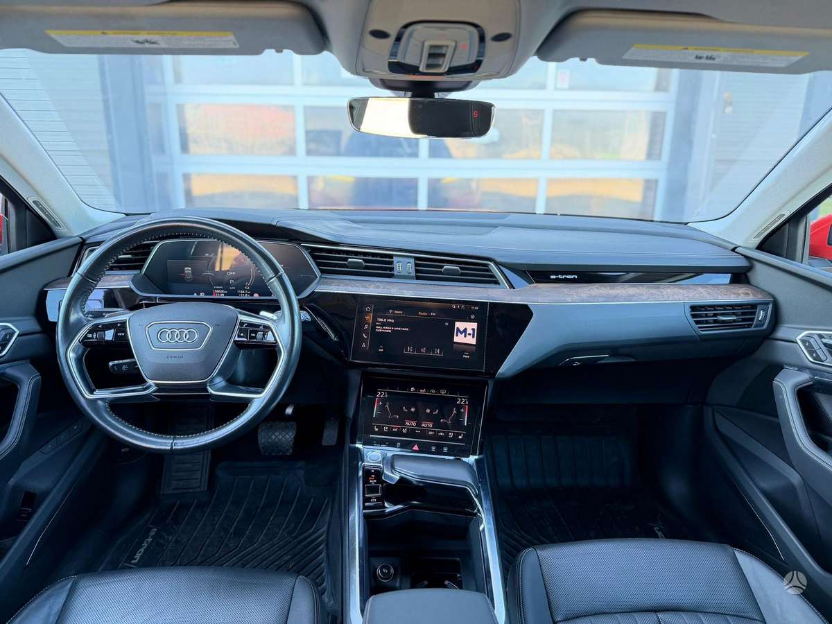 Audi e-tron, 95 kWh, off-road / crossover